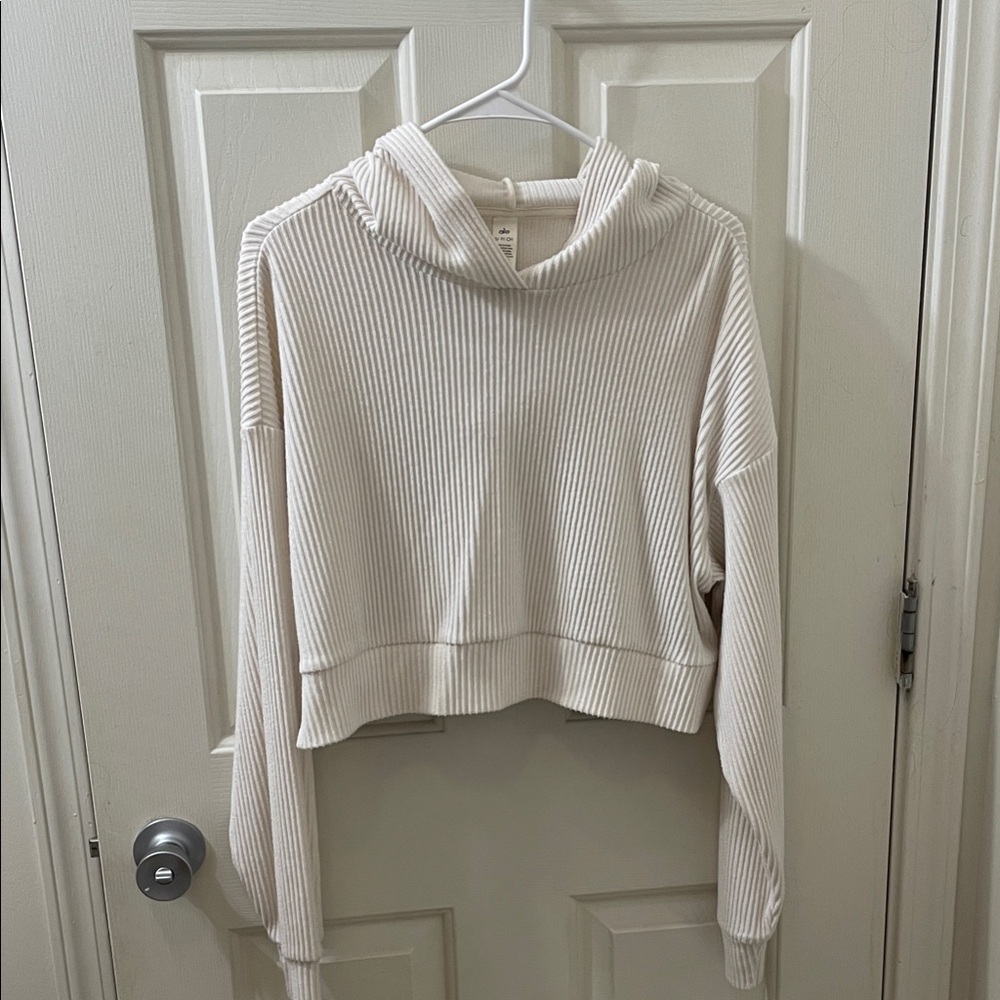 ALO Yoga Off-White Ribbed Pullover cropped